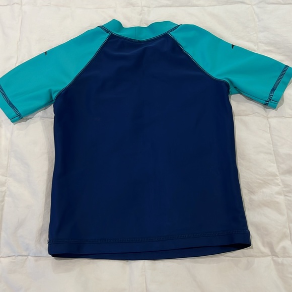 CARTERS - Rash/Sun Guard - Picture 3 of 3